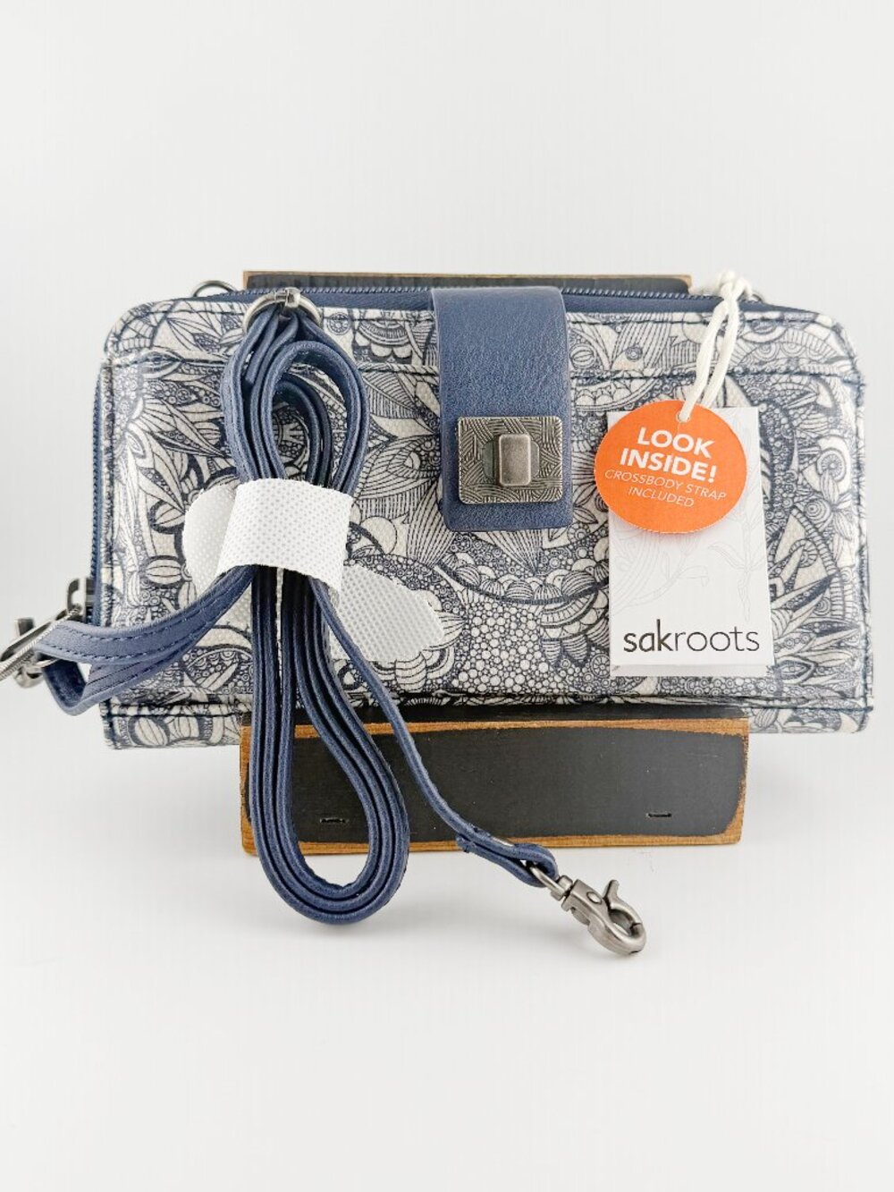 Sakroots Artist Circle Large Smartphone Crossbody Wallet - Navy Spirit Desert NW